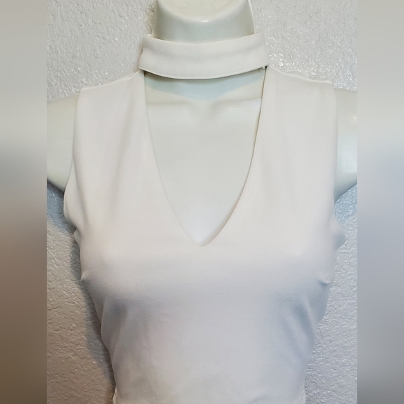 ๐5/$25 Banjul White Sleeveless Choker Neck Fitted Crop Tank Top Size Small - Picture 2 of 7